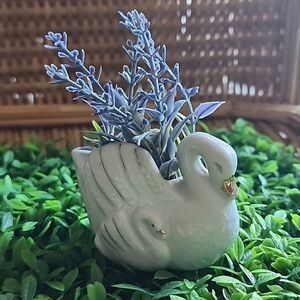 Vintage Dainty Swan Mama & Baby With Gold Tone Accent Coquette